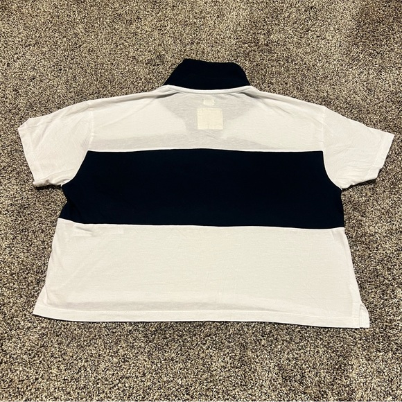 Hollister cropped half button up shirt stretchy super soft with an embroidery H - Picture 4 of 6